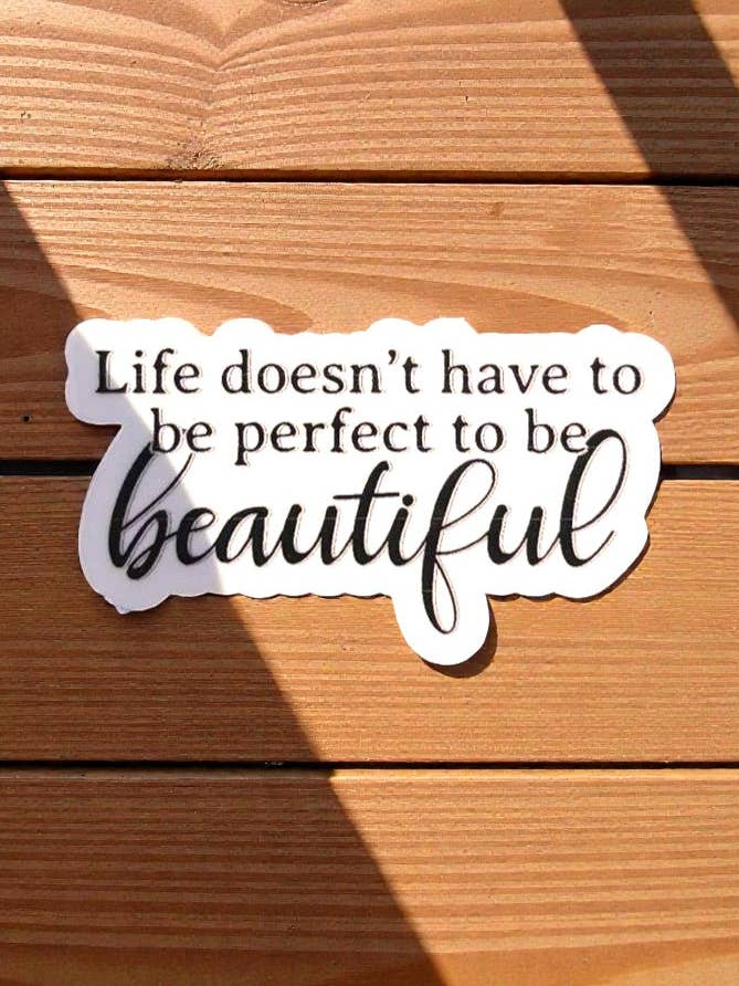 La vida no tiene que ser perfecta para ser hermosa Pegatina de vinilo permanente para venta al por mayor de Ka_Creative_Art