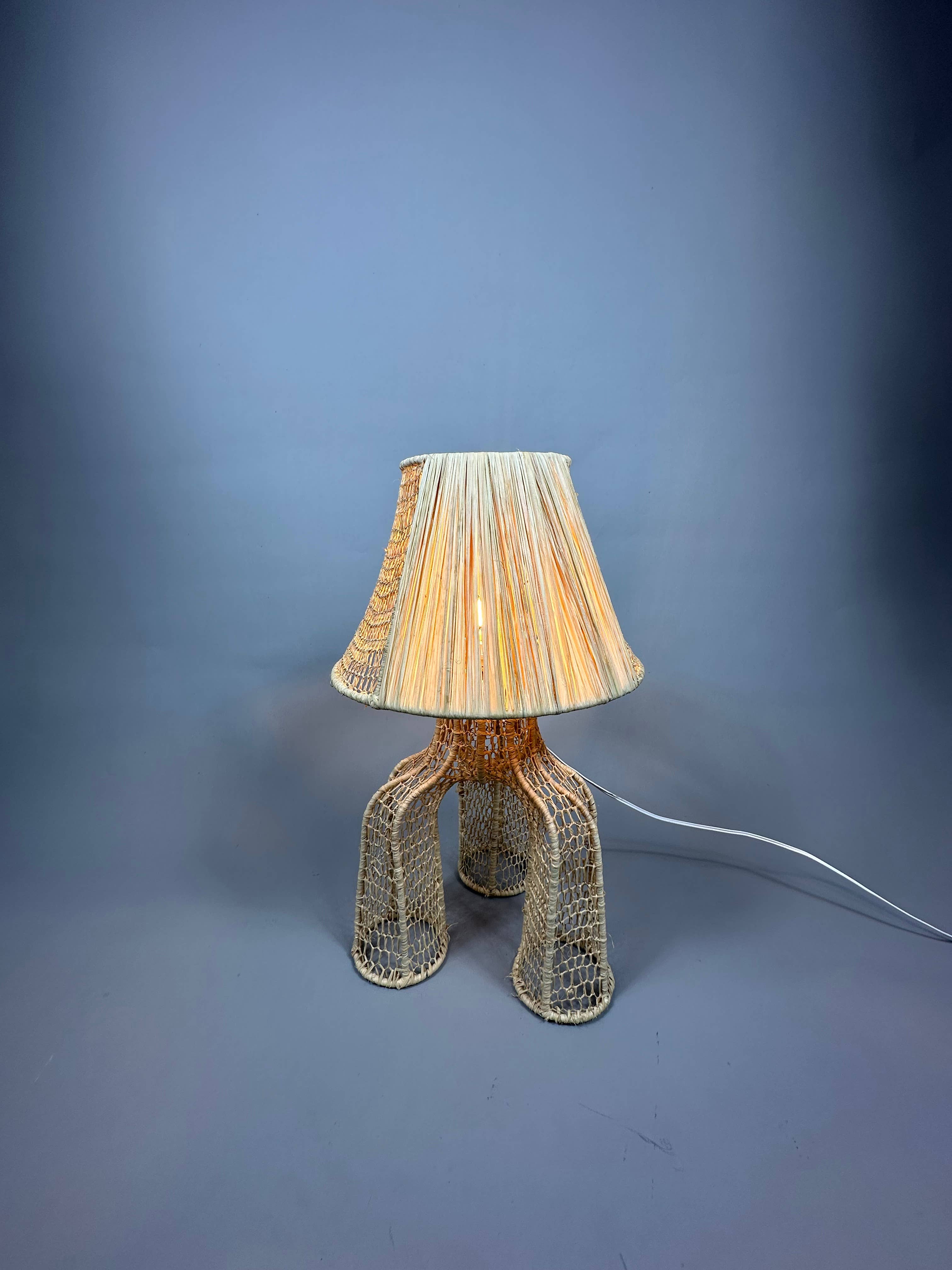 Mikwi – Engroshandel Skrivebordslampe – Naturlig raffia bordlampe, håndflettet lampeskærm13