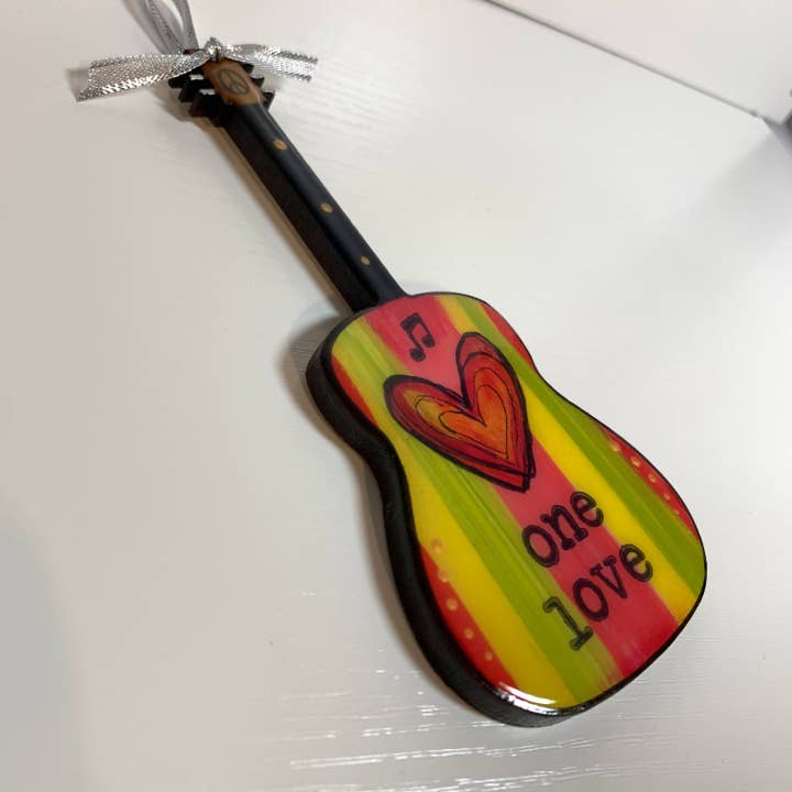 Clever Clogs Art - Vente Objets de décoration - One Love, Bob Marley, ornement de guitare2