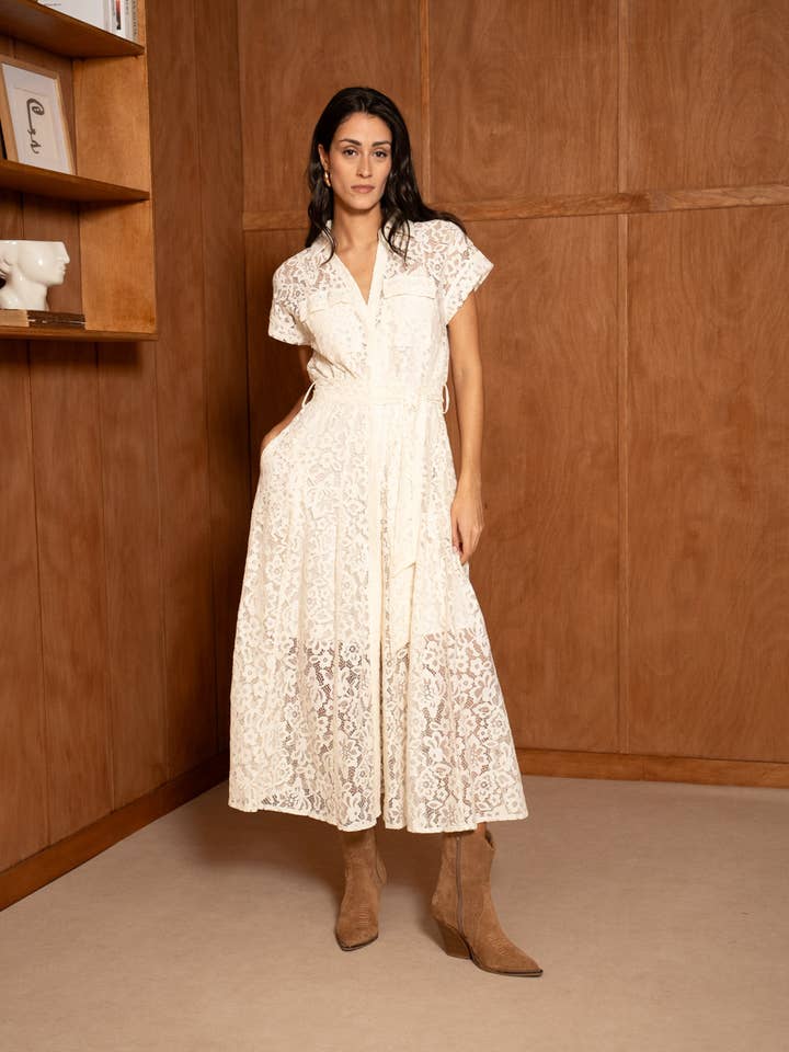 Langes Kleid mit V-Ausschnitt aus Spitze - CK08551 für den Großhandel von CHOKLATE PARIS