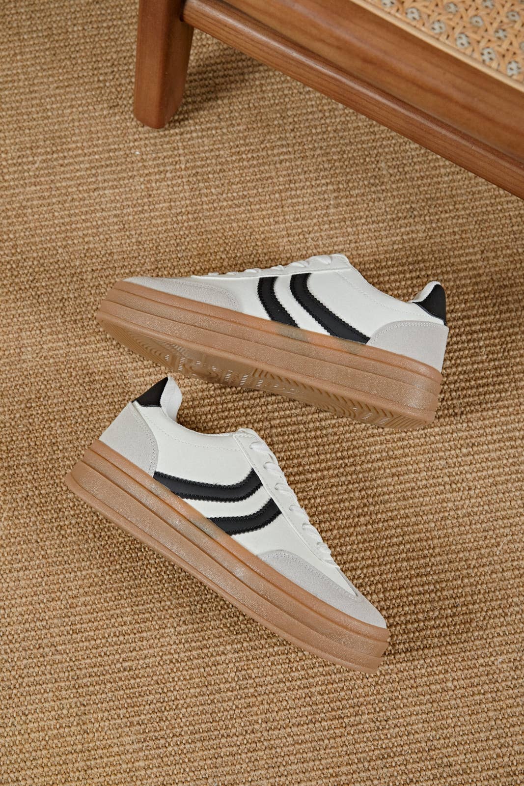 ERYNN - Wholesale Sneakers - Dames - sneakers met dikke zool en vetersluiting - Déotille11