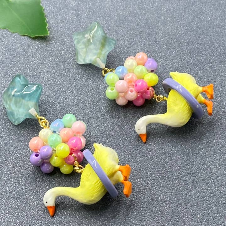 Orecchini Pendenti in Resina a Forma di Anatra - YK per la vendita all'ingrosso da parte di Mio Queena