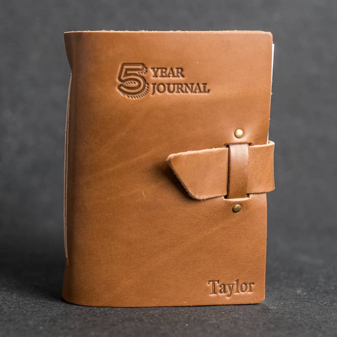 Journal en cuir personnalisé de 5 ans pour la vente par Ox & Pine