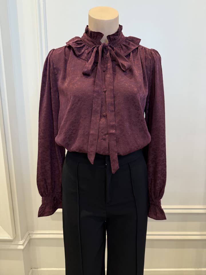 LOVIE & CO - Wholesale Blouse - Women's - Satin jacquard blouse with pleated collar and bow - 4971T-ETIENNE2