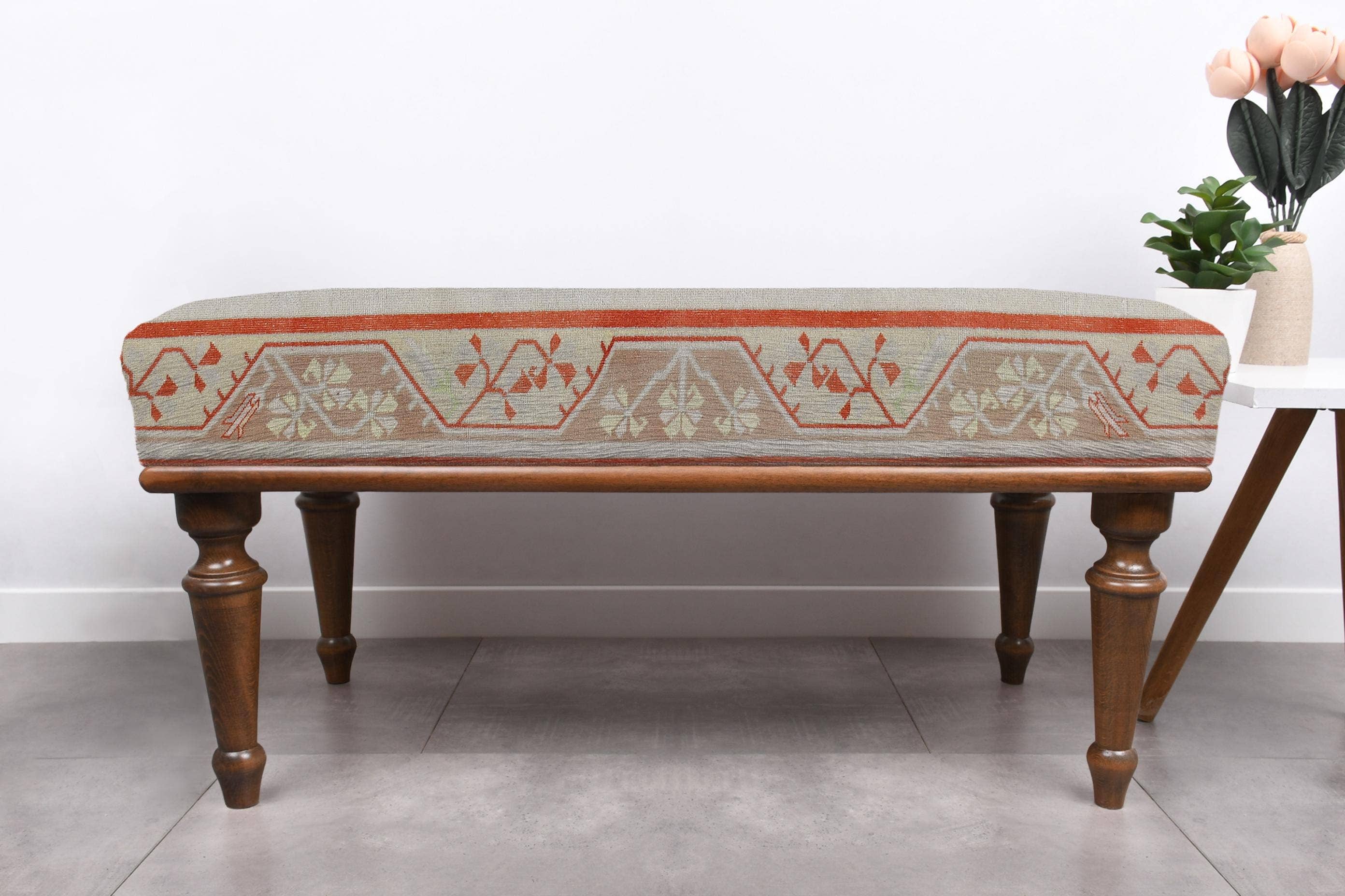 The Loom Wholesale – wholesale Bench – Traditional Turkish Rug Bench With Solid Wood Legs5