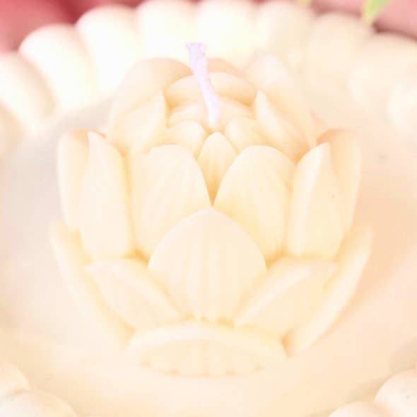 Lotusbloemkaars | Handgemaakte sojawaskaars voor wholesale door Velarosa Studio LLC