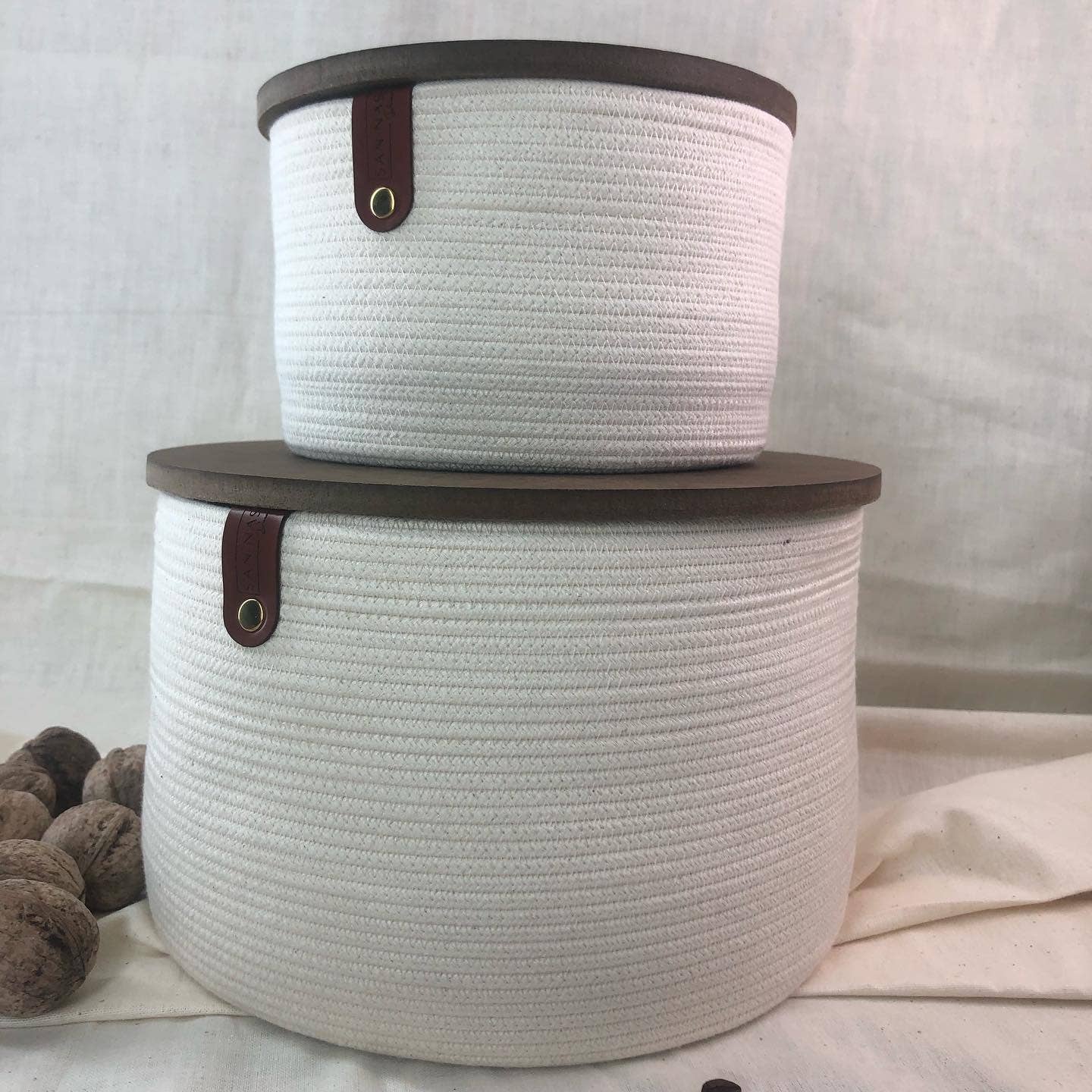 SannasDecor - Vente Paniers - Panier en corde, panier double blanc, couvercle en bois, panier fait main2