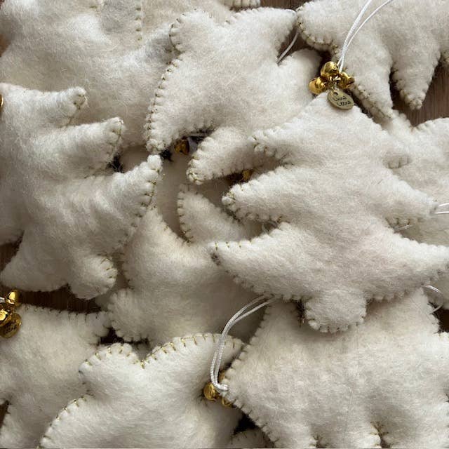 Luna-Leena  - handmade in Nepal – wholesale Ornament – Christmas tree ornament off-white & gold - wool felt handmade3