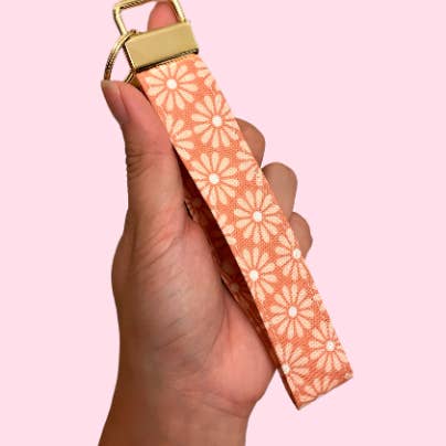 WRISTLET LANYARD - DUSTY PINK DAISIES for wholesale by Denudare Shop