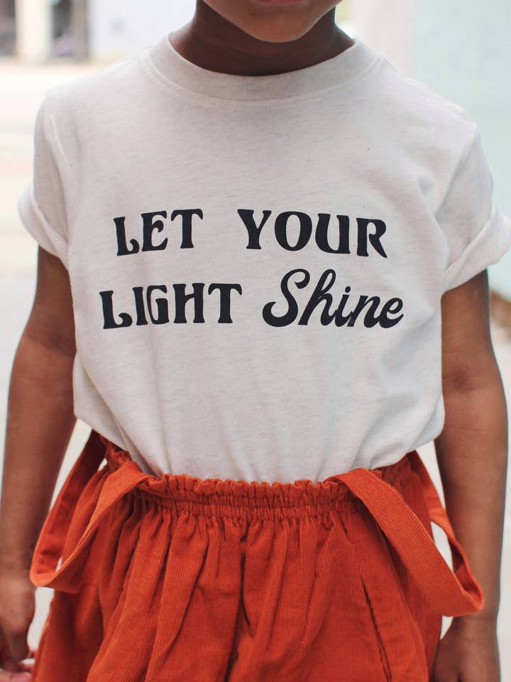 Let Your Light Shine T-Shirt für Kinder für den Großhandel von Crowned Free