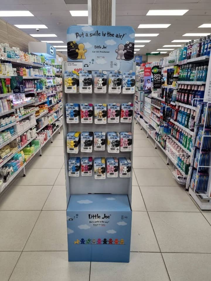 PRÉSENTOIR AU SOL LITTLE JOE REMPLI 160 unités (20 caisses saveur) pour la vente par Little Joe USA