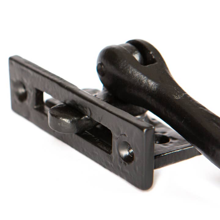 Rinkit Ltd – wholesale Knob/pull – 90mm Right Hand Black Rustic Window Fastener Hammer & Tongs3