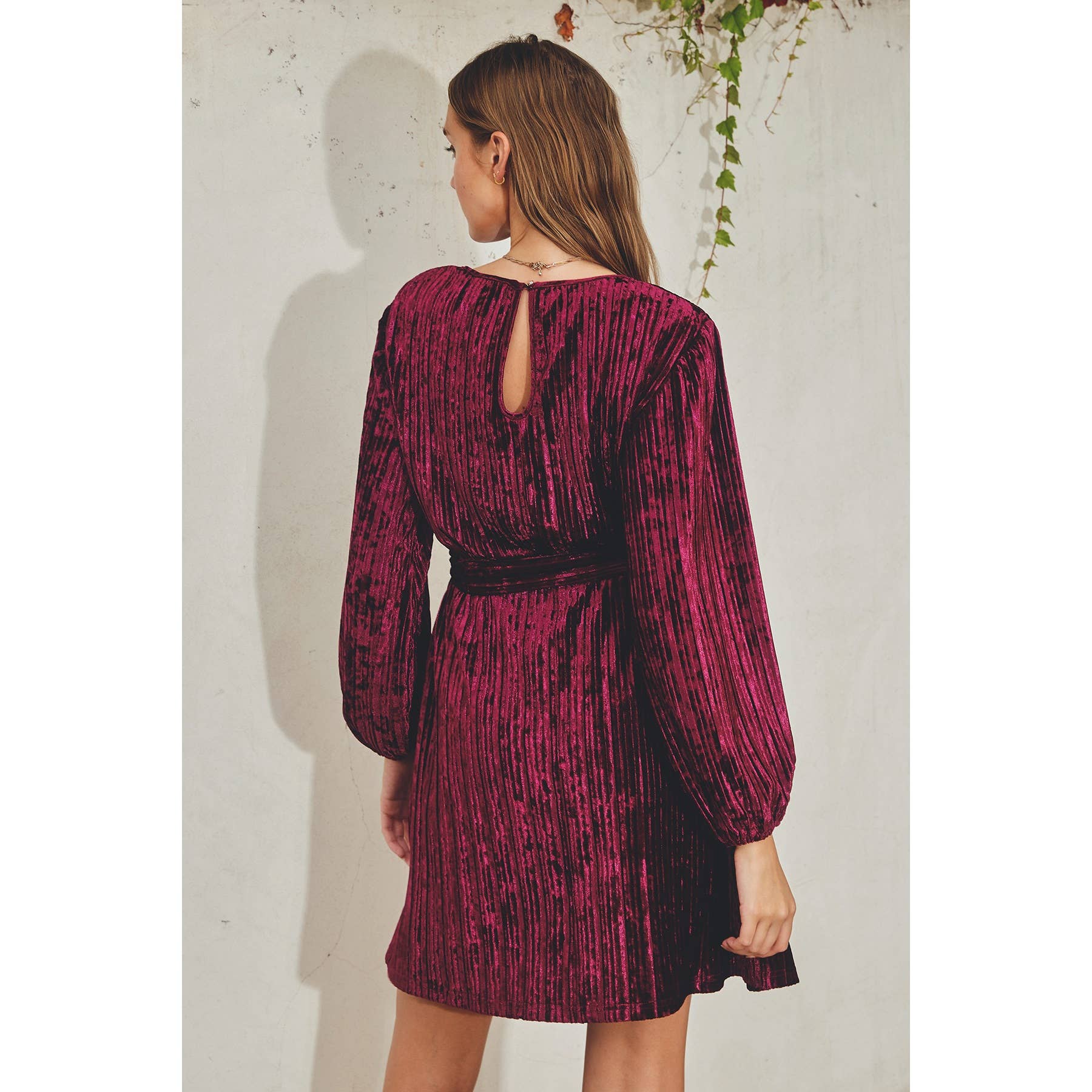 Dress Forum - Vendita all'ingrosso Vestito - Donna - Abito con cintura a fusciacca con scollo alto in velluto17