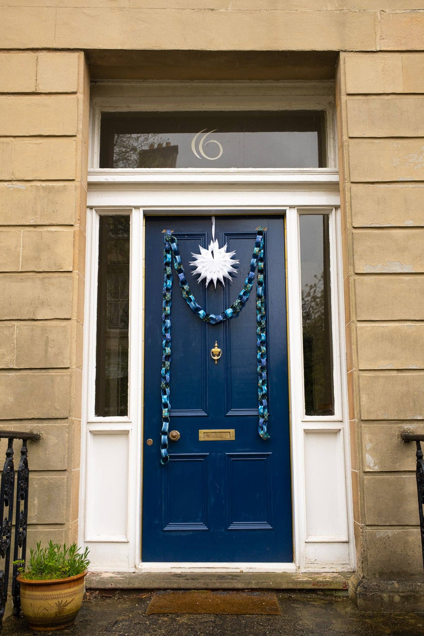 East End Press - Wholesale DIY Craft Kit - UK/EU: Blue and Yellow Paper Chain Kit9