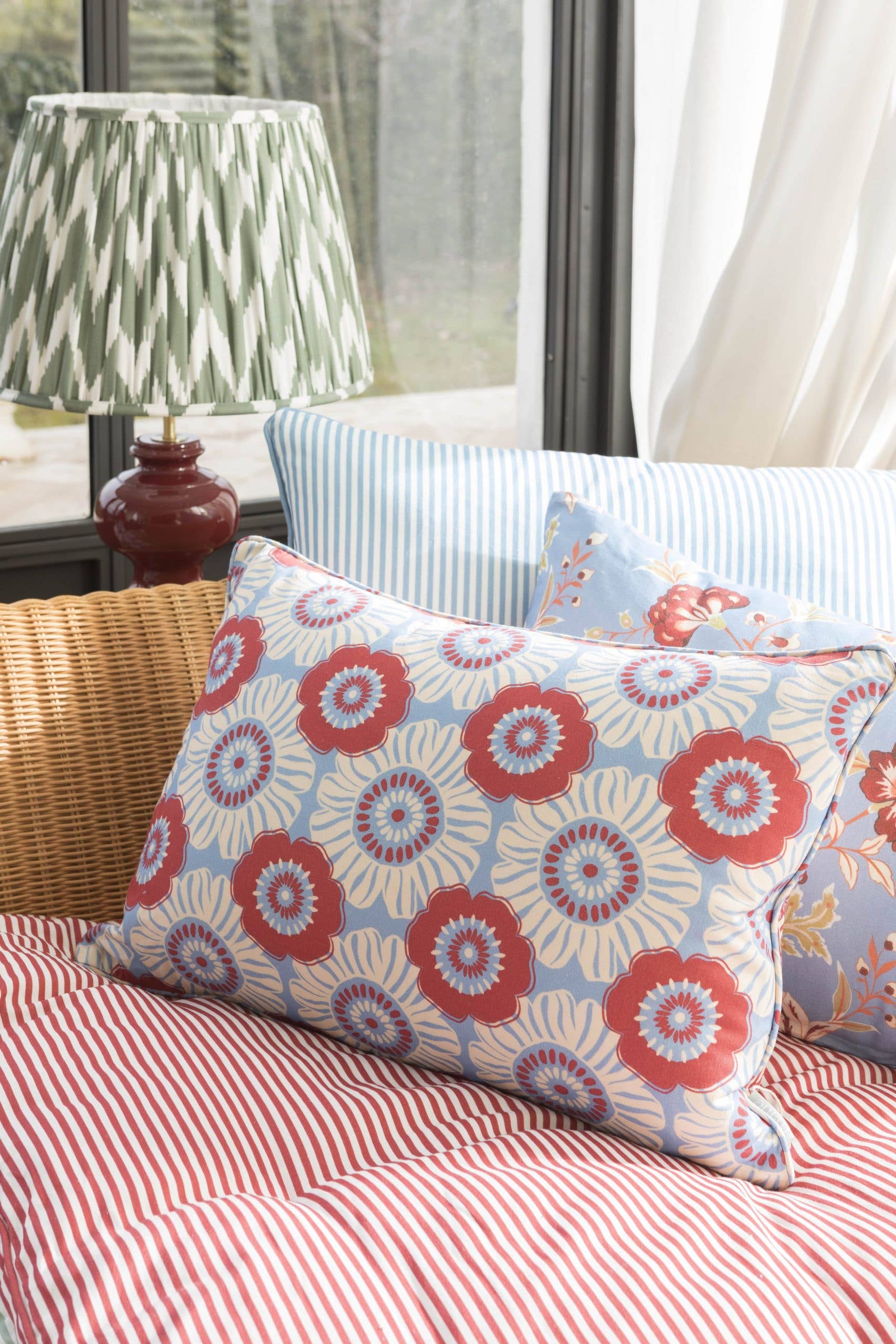 Mahe Homeware - Wholesale Throw/Decorative Pillow - Blue Pop Floral Cushion 40x609