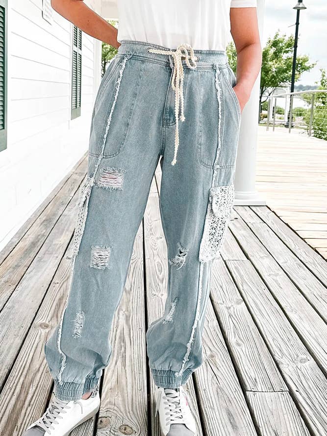 Blu Pantaloni da jogging in denim con pizzo strappato CY156 in vendita all'ingrosso su Faire2