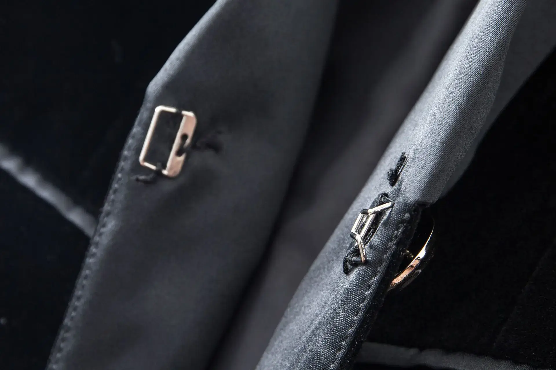 Productseeker - Wholesale Blazer - Women's - BL032 Velvet Blazer V-neck Suit with Satin Collar Slim Suit5