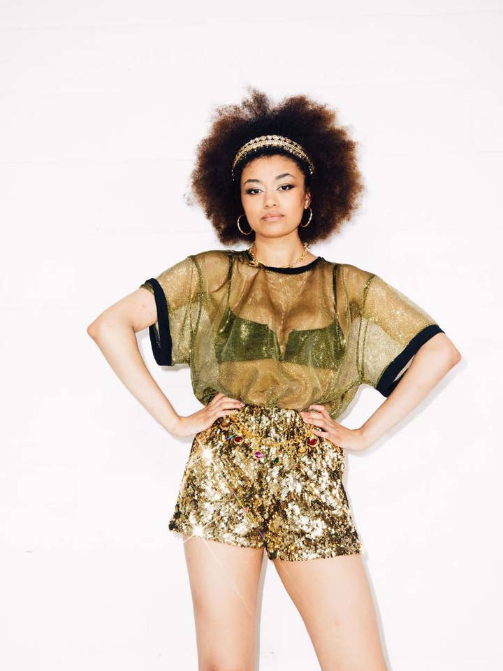 GULD PALJETT SHORTS för wholesale av Sparklebutt