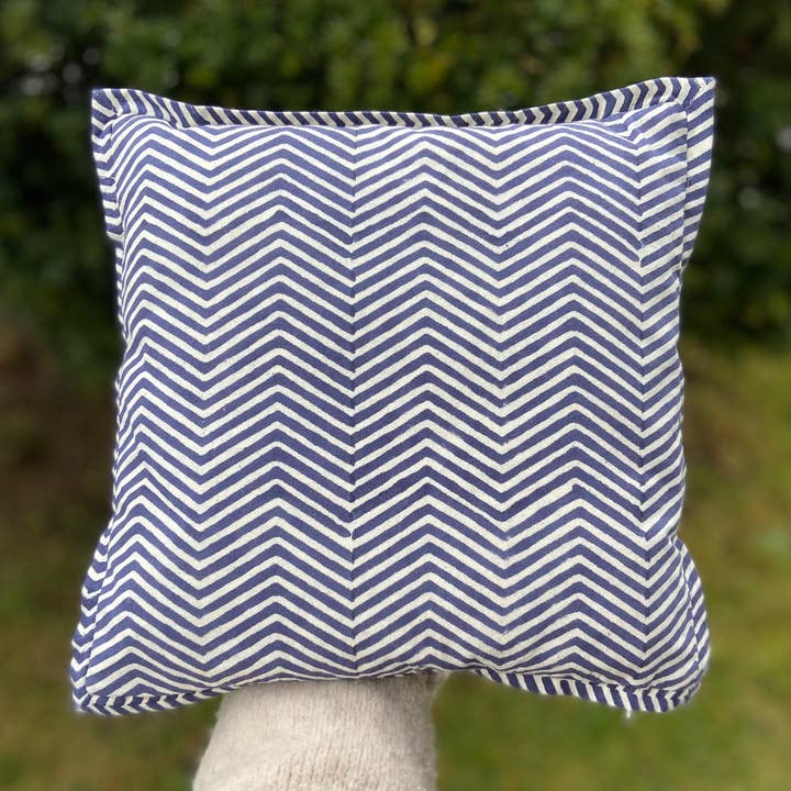 Kissenbezug 30x30cm indischer Blockdruck Zickzack Blau/Weiß für den Großhandel von Pink Tuk Tuk