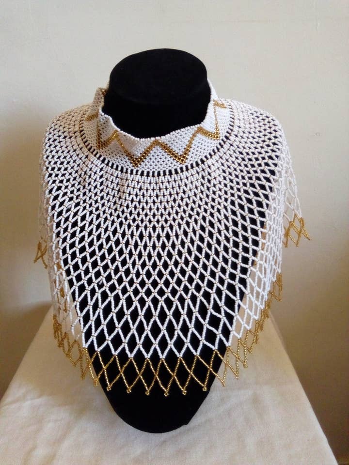 Collier ras du cou zoulou blanc et or à perles longueur épaules pour la vente par Delight merchants