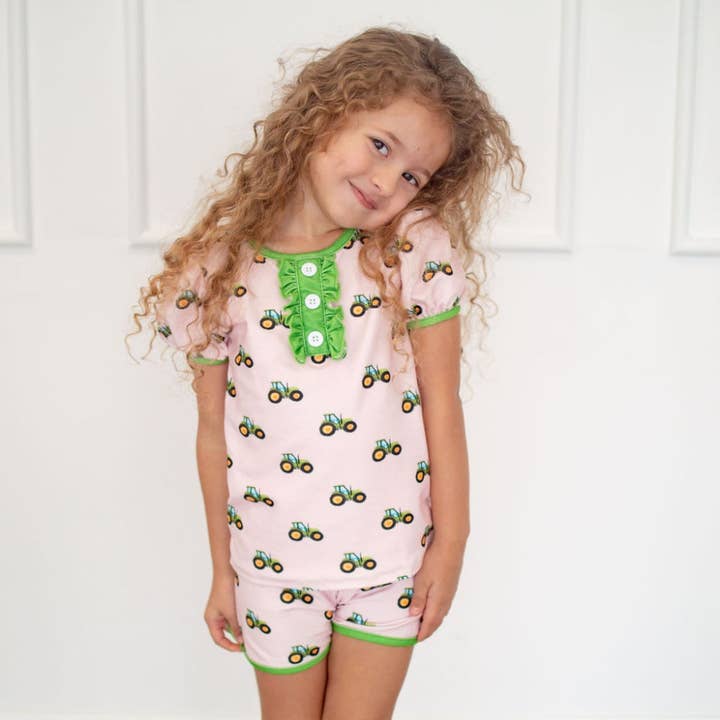 Sugar Bee Clothing – wholesale Mjukisset – Barn – Ruffle Kortärmad Lounge Set - Traktorer På Rosa0