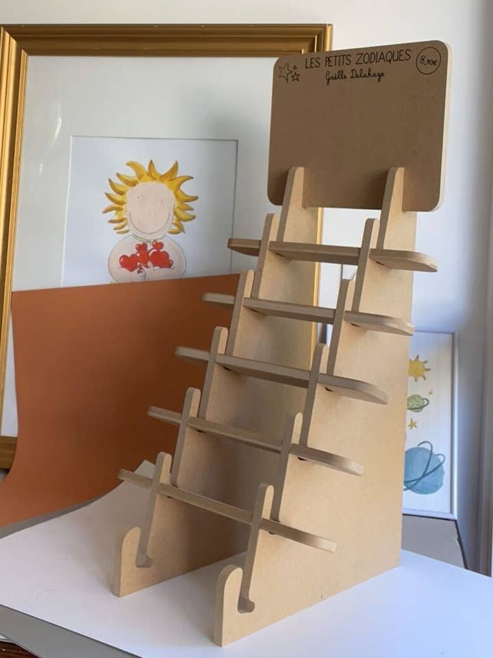 Espositore piccolo zodiacale in legno per la vendita all'ingrosso da parte di Les Petits Zodiaques