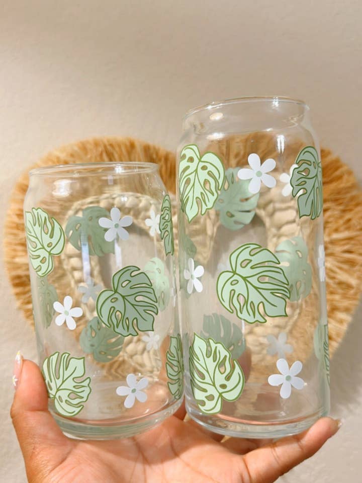 Canette de bière Monstera en verre à café Plant Lover pour la vente par CPB CraftStudio