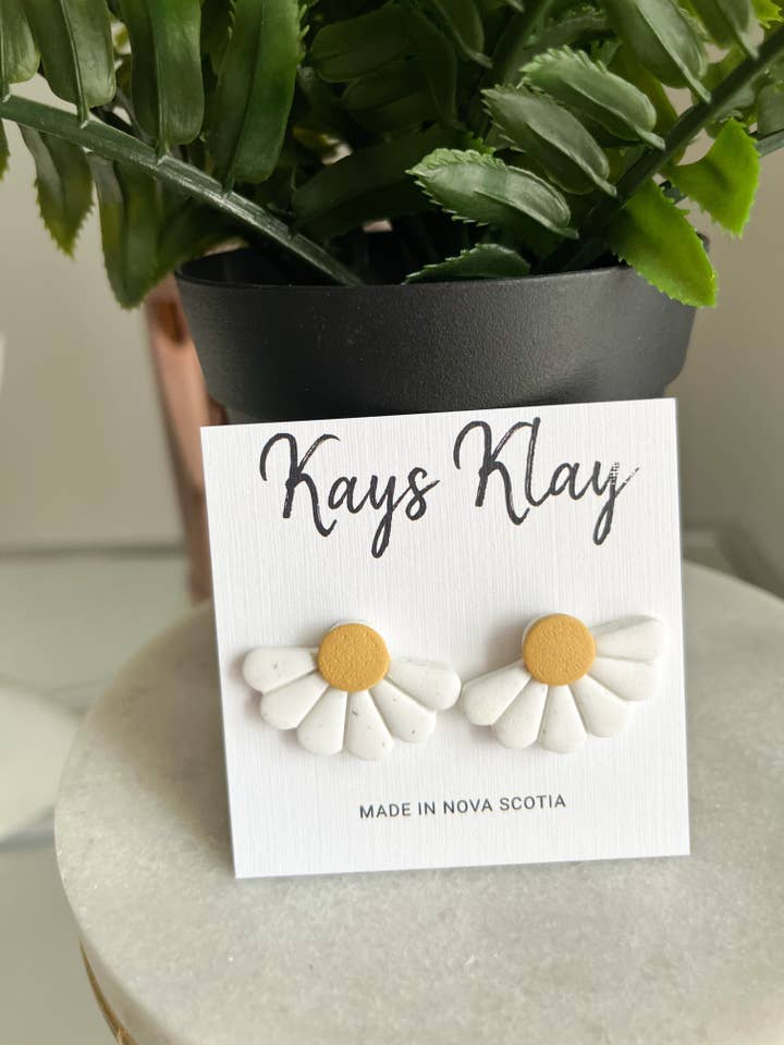 Goujons marguerites pour la vente par Kay’s Klay