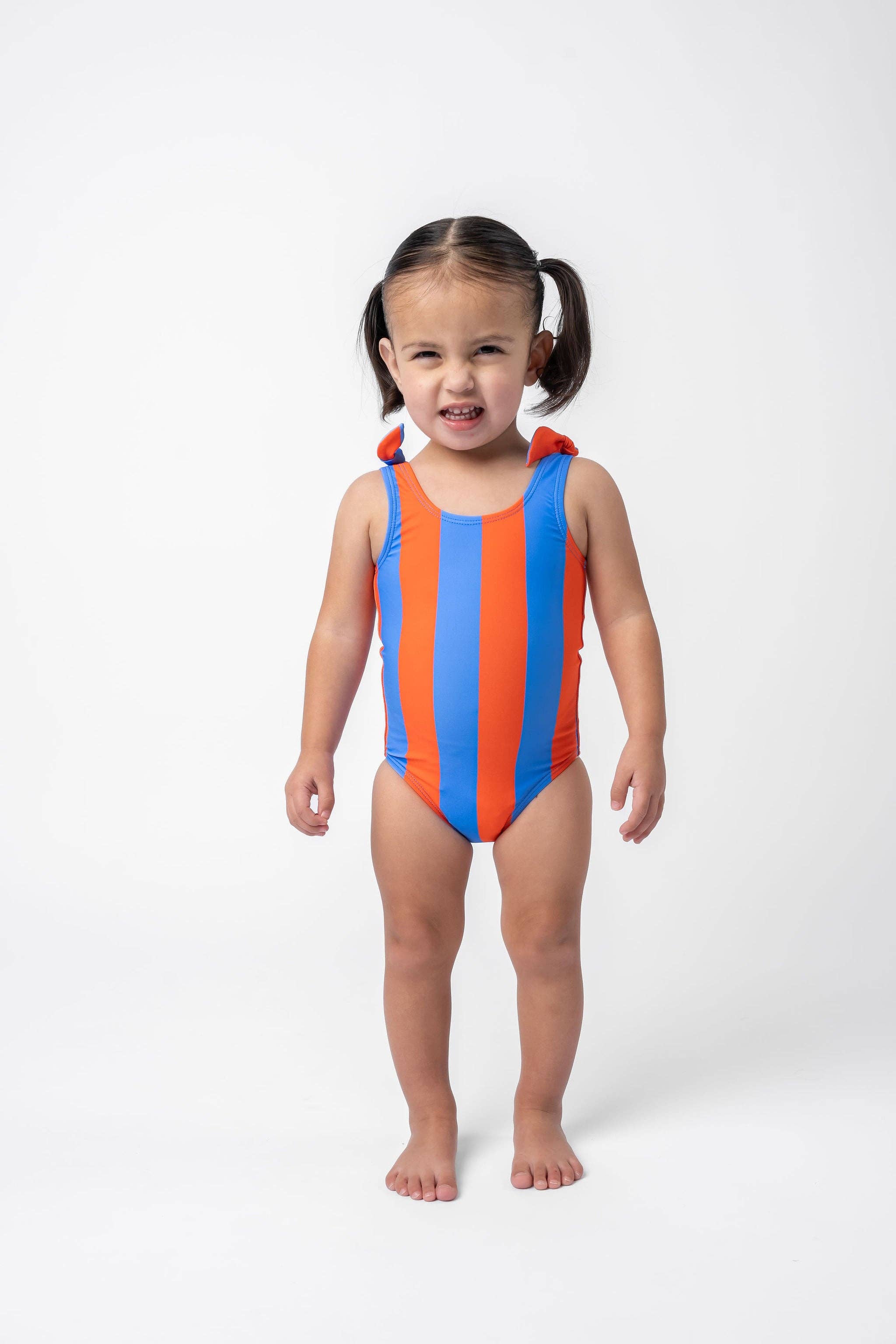 Coral Reef Swim - Vente Maillot de bain une pièce – enfant - Combinaison Enfant à Rayures Orange et Bleue avec Nœud Papillon9