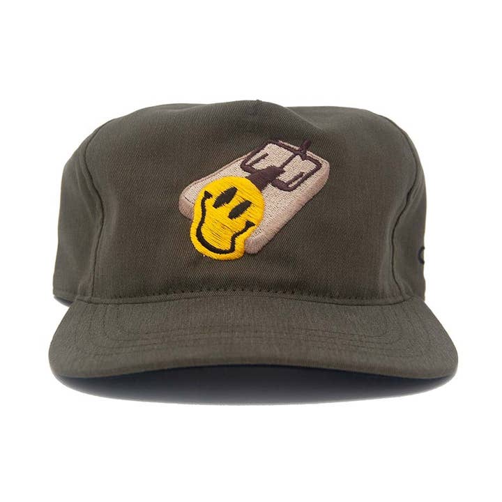 À LA RECHERCHE DU BONHEUR Olive - Snapback pour la vente par The Ampal Creative