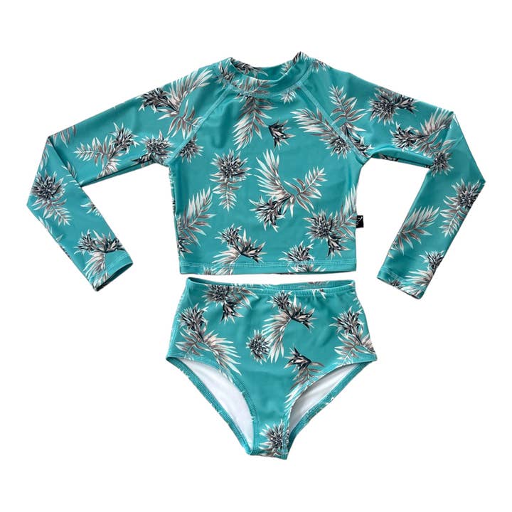 Costume deux pièces SHRED pour fille pour la vente par The Salty Grom