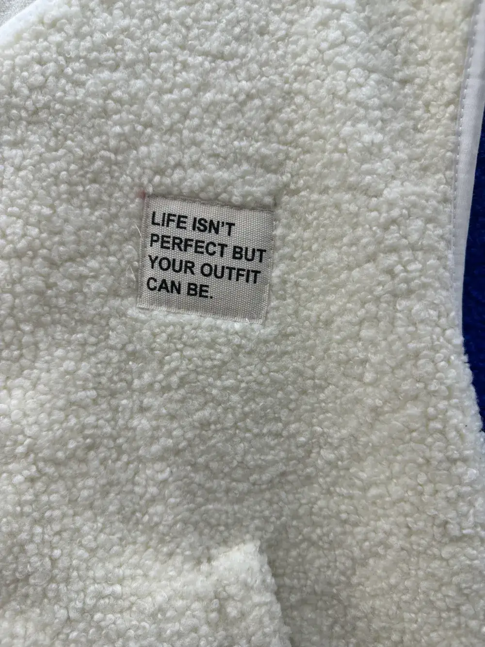 Mimi & Gogo - Wholesale Outerwear Vest - Women's - Fleece Vest With Patch @3399_GiEcussonMoumoute4