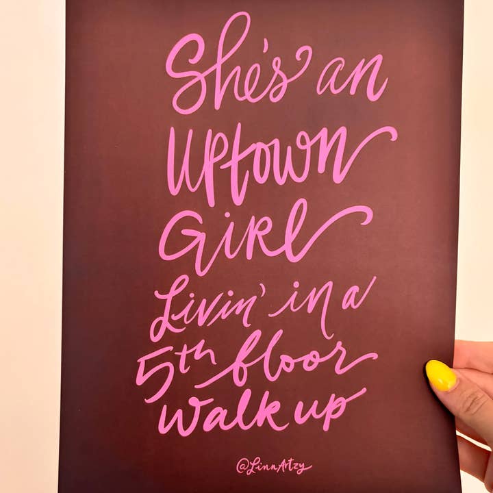 Uptown Girl Fifth floor - Impressão Artística LinnaTzy (castanho/rosa) por atacado de LinnArtzy