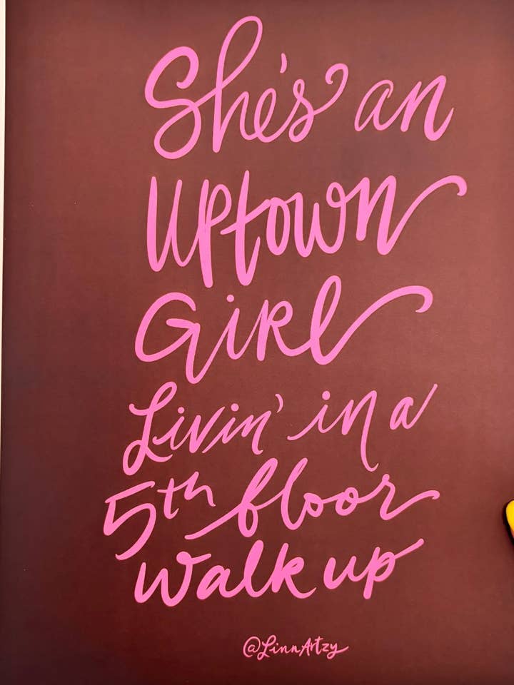 Uptown Girl Fifth floor - Impression artistique LinnArtzy (marron/rose) pour la vente par LinnArtzy