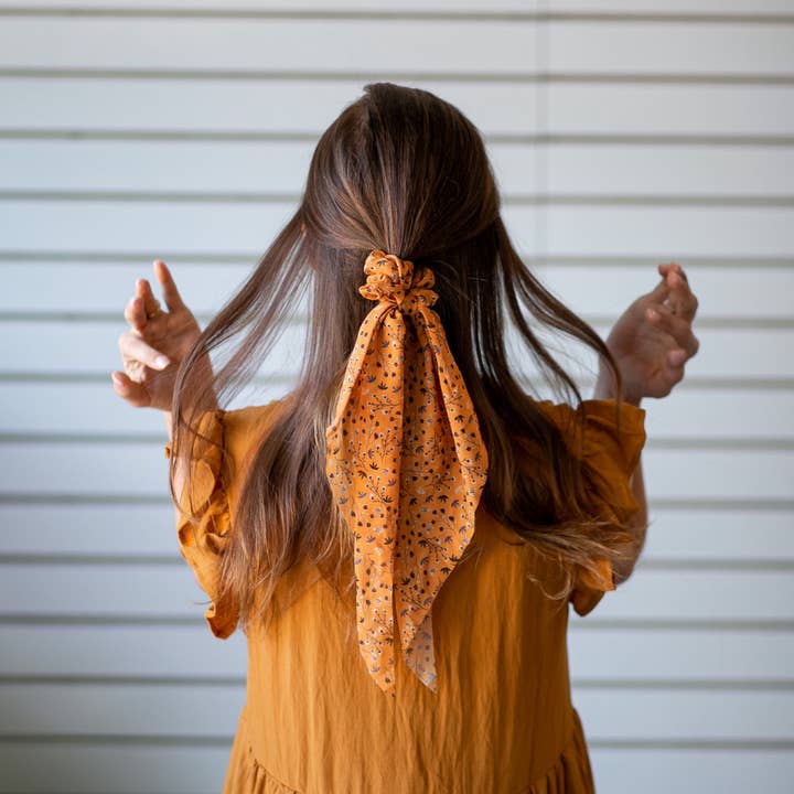 Scrunchie Set - Antik Blommig Älskling för wholesale av Headbands of Hope | One Purchased One Donated