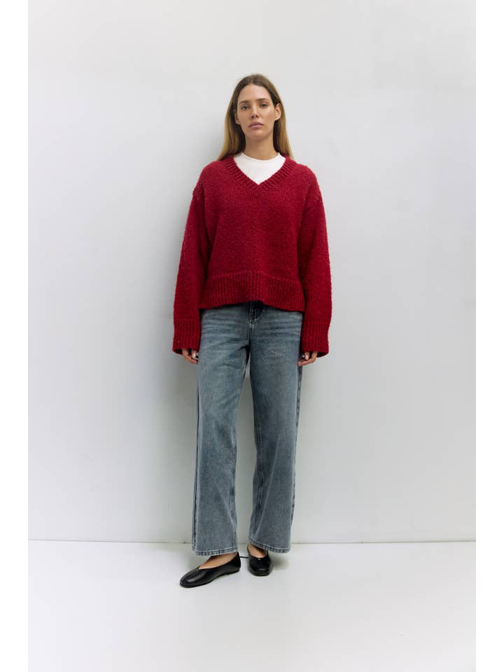 MOD REF – wholesale Knitted jumper – Women′s – The Glen Sweater | Oversized Boucle Knit V-Neck Sweater21