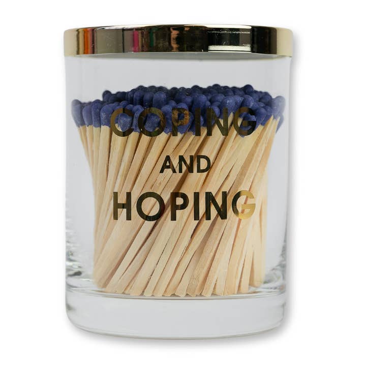 Coping And Hoping - Ensemble d'allumettes + Duo de verres à whisky - 200 allumettes + ensemble de verres à whisky pour la vente par Chez Gagné