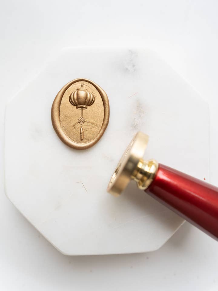 Cachet de cire en forme de lanterne pour la vente par Written Word Calligraphy