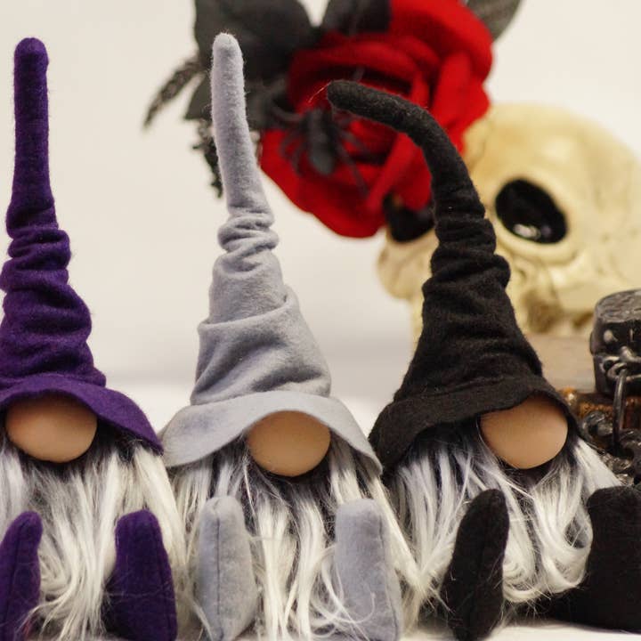 Gnomevillestudios - Wholesale Decorative Figurine - Grey Librarian Wizard Gnome
