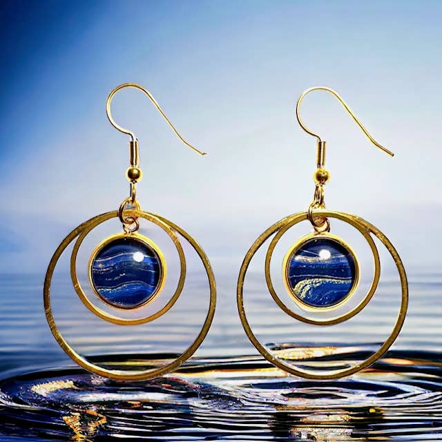 Boucles d'oreilles à double créole Original Artwork - Dorées pour la vente par Drift Away Studio