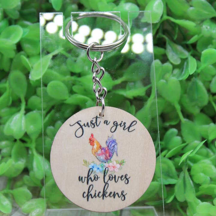 Bare en pige der elsker høns træ-nøglering for engroshandel hos Hylidae Boutique