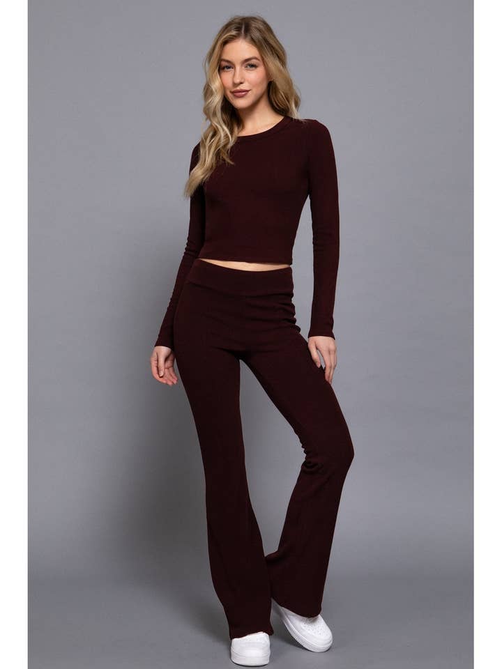 Tweedelige Set met Crop Top en Uitlopende Broek voor wholesale door ITSSY