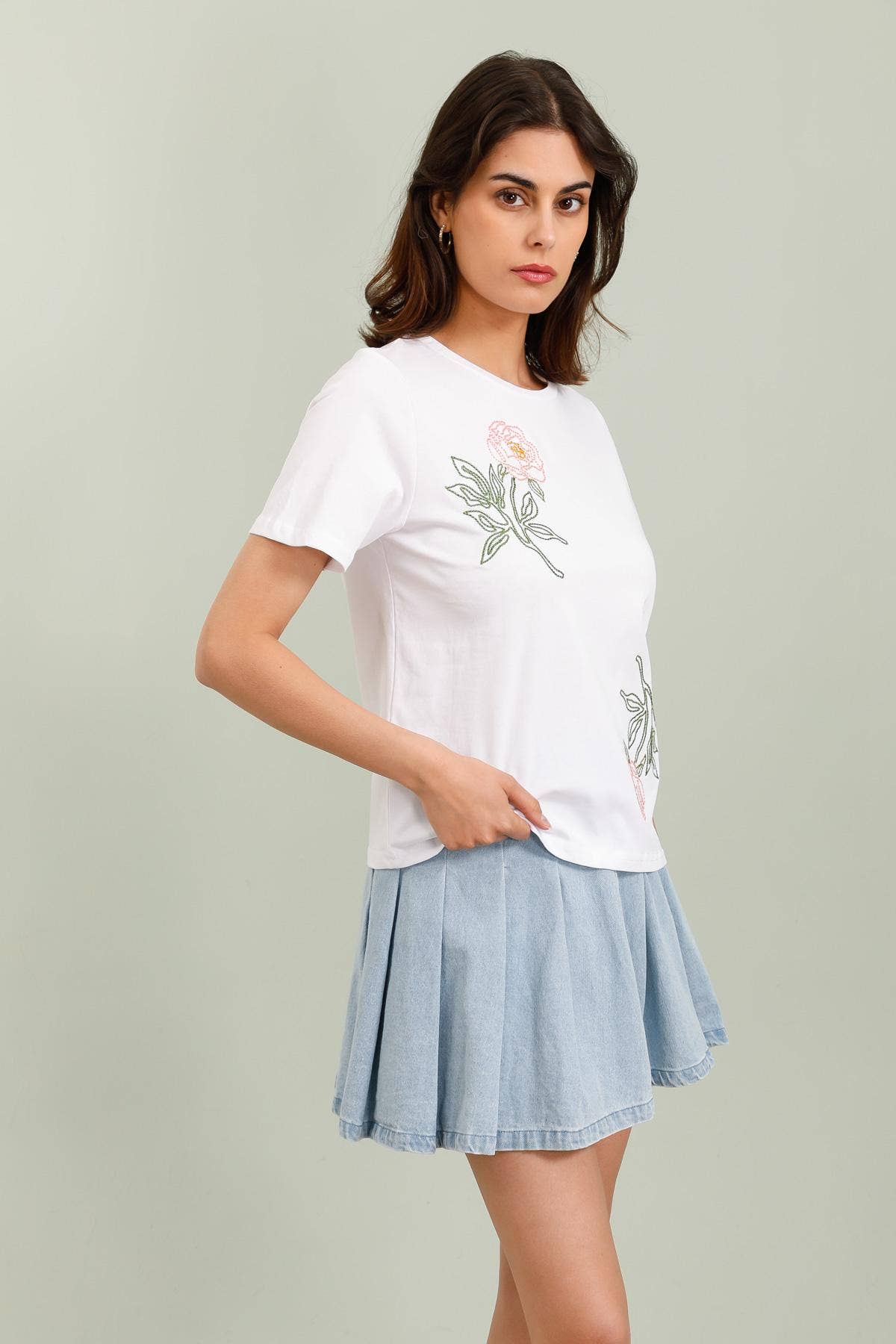 White 32015 FLOWER T-SHIRT for wholesale on Faire2