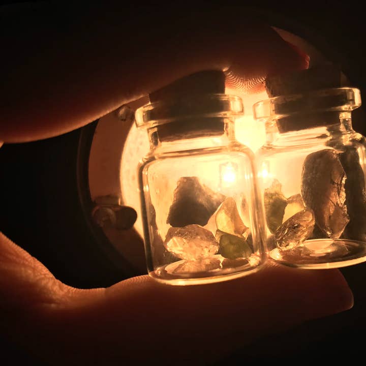 lotusleafaltars – Engroshandel Spirituelle sten og krystaller – Tektisk sæt: Moldavite, Desert Glass, Herkimer, P O F