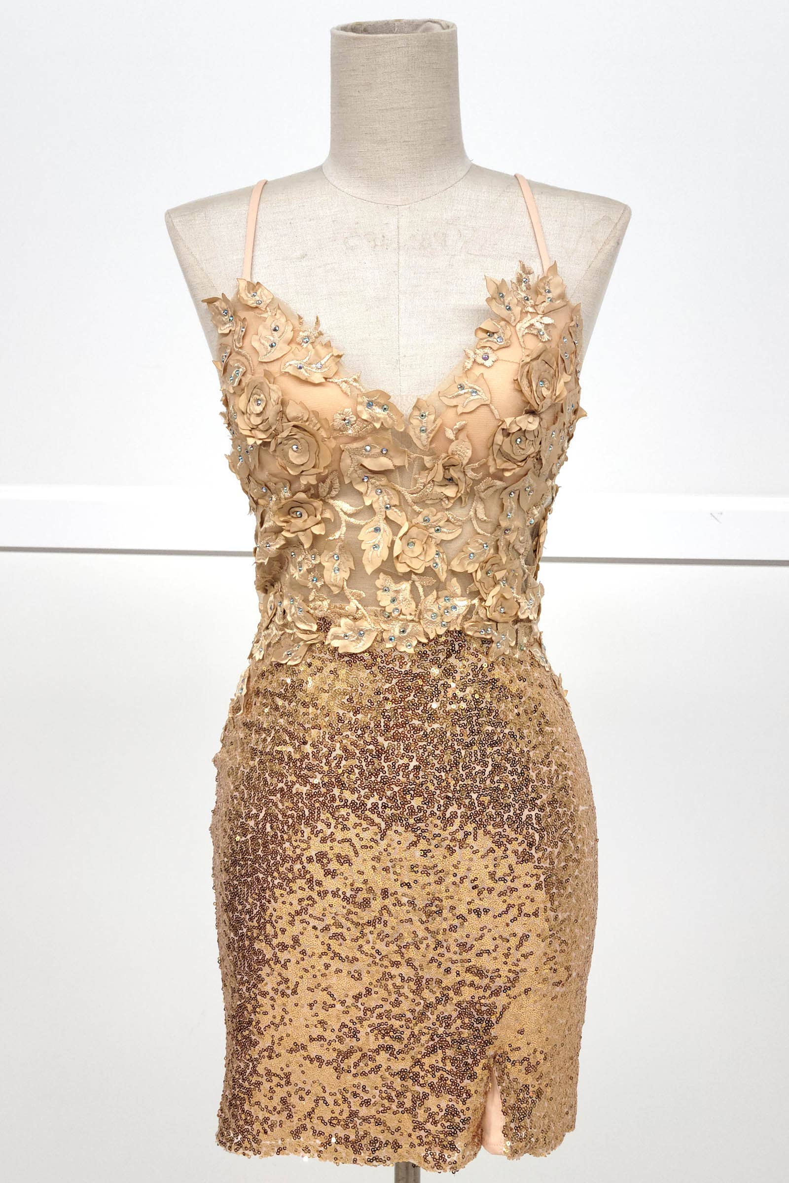 Chicas - Vente Robe – femme - Robe courte à paillettes et broderies florales C80820