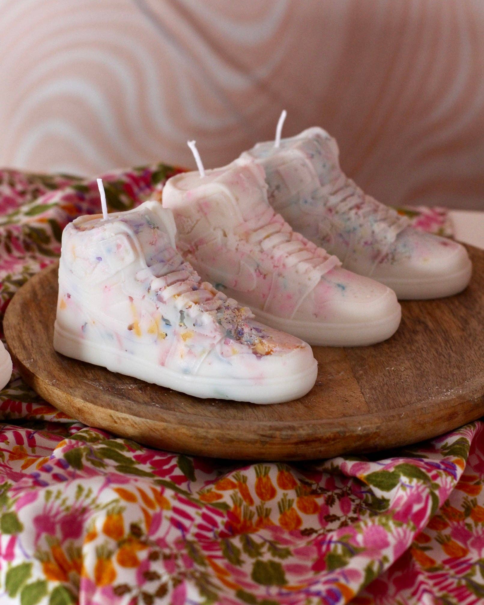 Meet me at the corner - Vendita all'ingrosso Candele regalo - Candela a forma di sneaker effetto terrazzo multicolore5