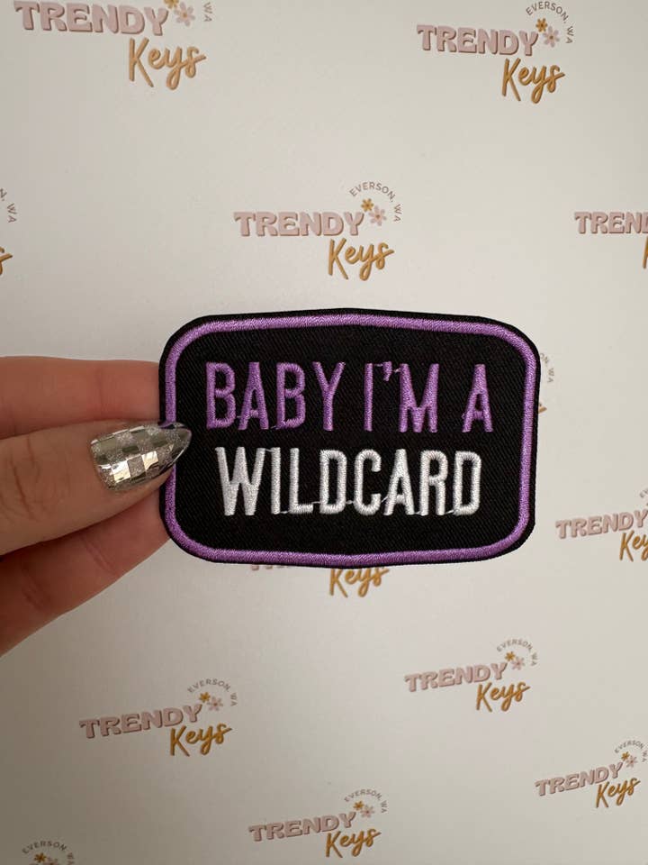 Bébé, je suis une carte sauvage Patch pour chapeaux et plus pour la vente par TrendyKeys