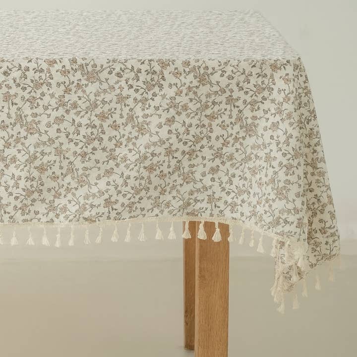 Nappe en coton à motif floral printanier pour la vente par Fennco Styles