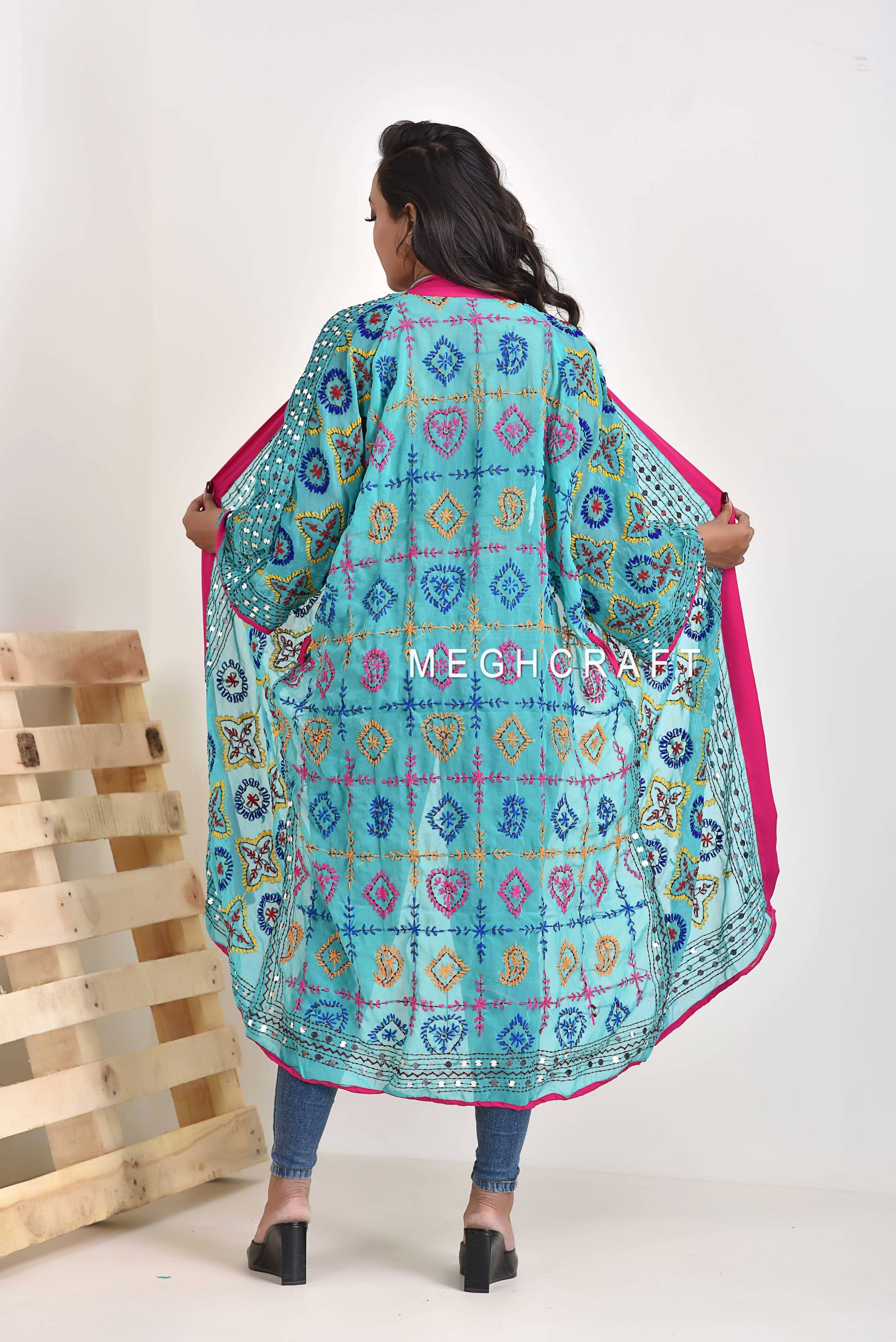 Meghcraft – Kimono - Mulher por atacado – Cardigã Kimono Bordado | Robe Kimono Phulkari Tamanho Grande1