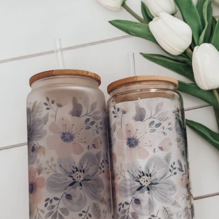Emma K Designs - Wholesale Drinking Glass/Cup - Spring Floral 16oz Glass Cup with Bamboo LidÂ